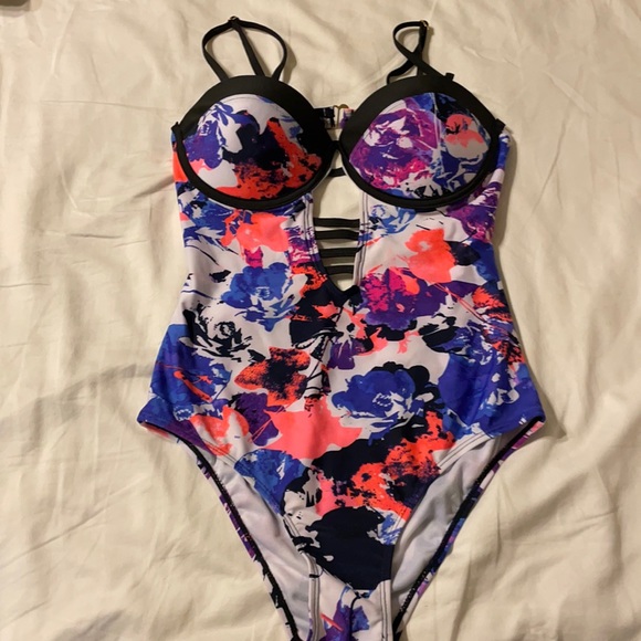 One Piece Swimsuit - Picture 1 of 6